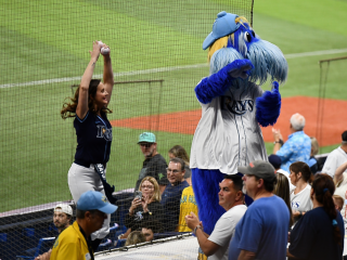 La mascotte de Tampa et met l'ambiance dans les gradins